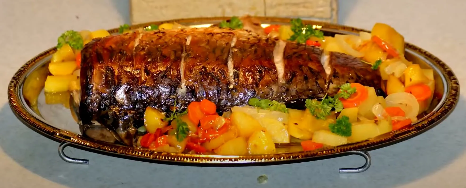 Сазан с овощами